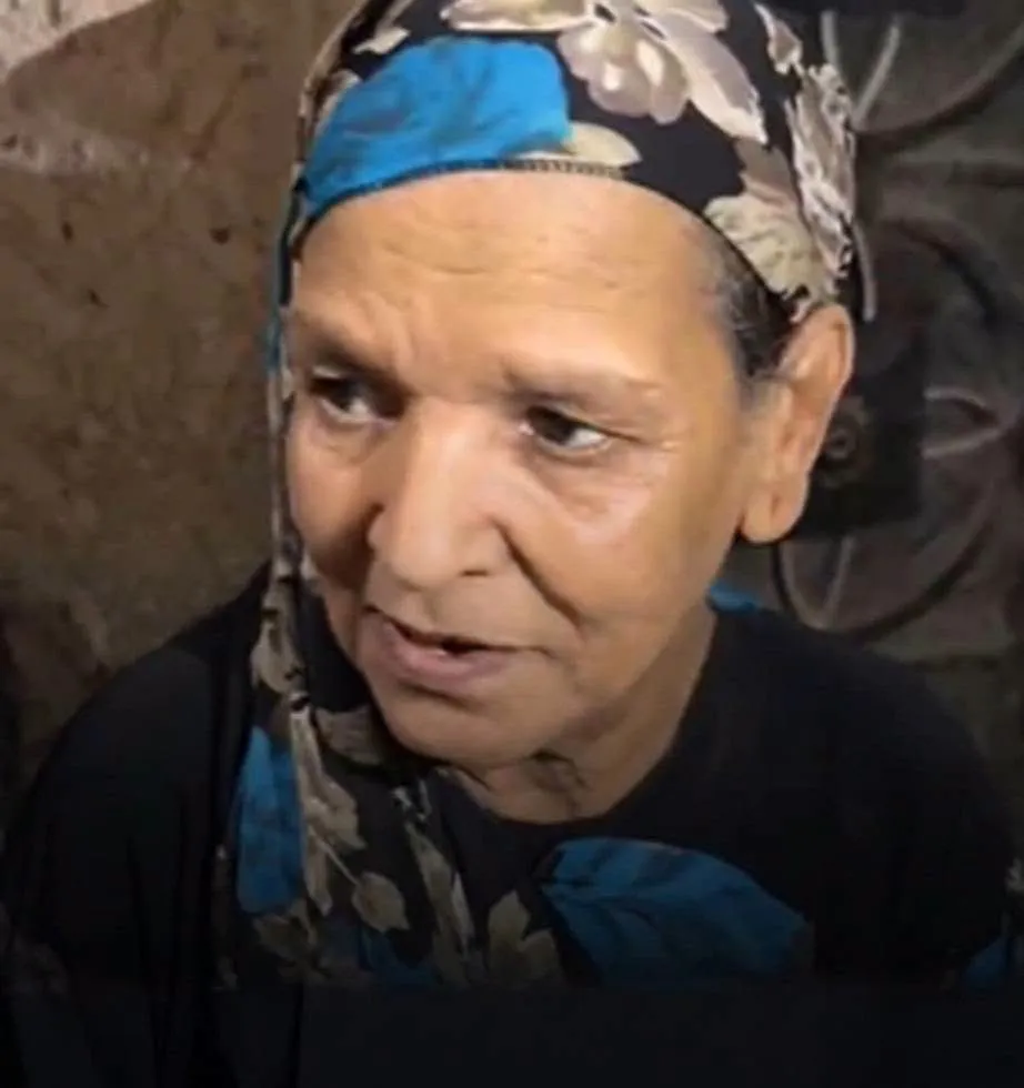 «قلب الأم ما بيعرفش يكره».. أم ابراهيم سامحت ابنها بعد طردها من المنزل !!